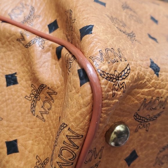 💥💥SOLD💥💥 MCM 40 Duffle bag. - Picture 8 of 16